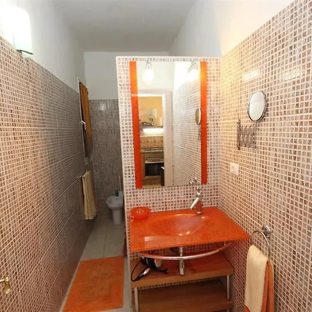 Διαμέρισμα Modern Eingerichtete Leon Mit Terrasse By Interhome