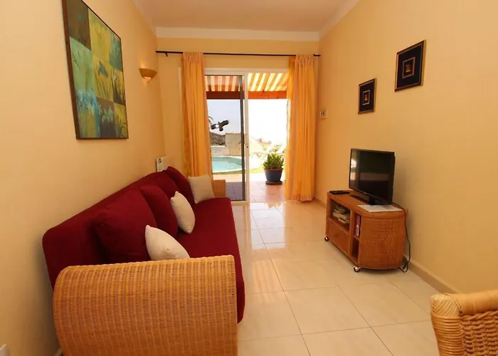 Modern Eingerichtete Leon Mit Terrasse By Interhome