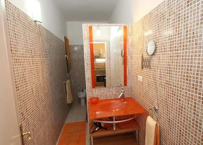 Διαμέρισμα Modern Eingerichtete Leon Mit Terrasse By Interhome