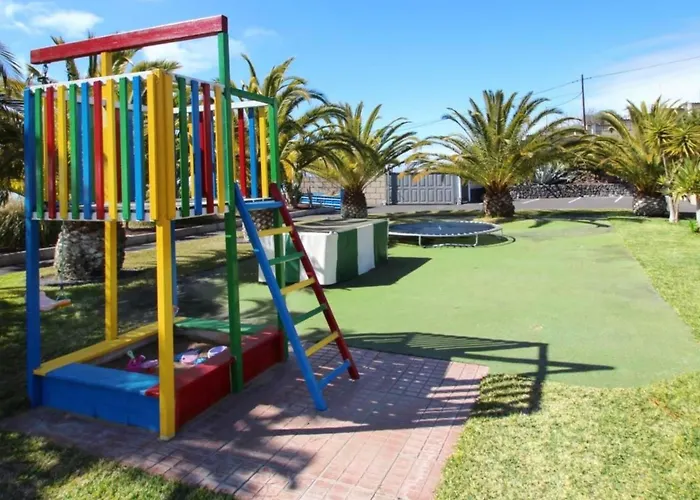 Modern Eingerichtete Leon Mit Terrasse By Interhome