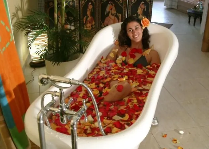 Modern Eingerichtete Leon Mit Terrasse By Interhome Guía de Isora